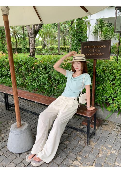 绿色短袖衣服怎么搭配