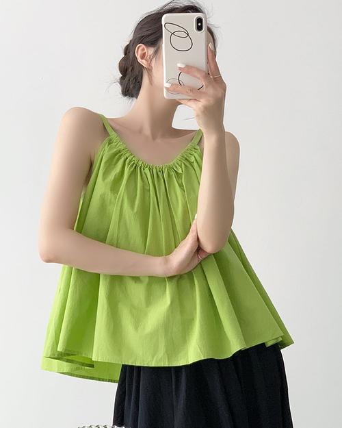 绿色的背心怎么搭配衣服图片欣赏