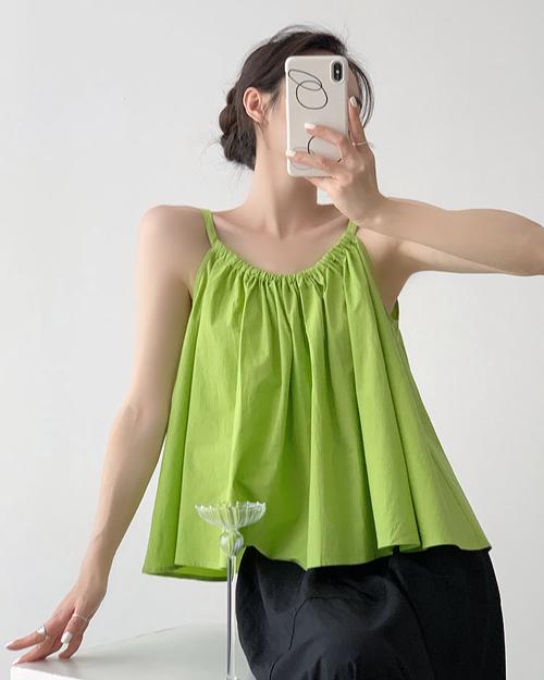 绿色的背心怎么搭配衣服图片