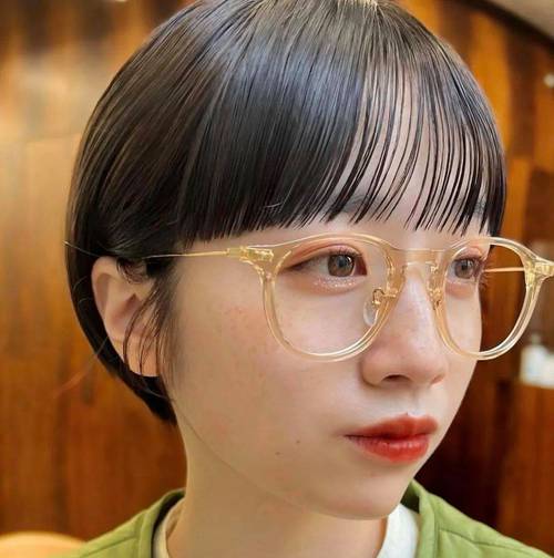 圆形脸适合什么短发