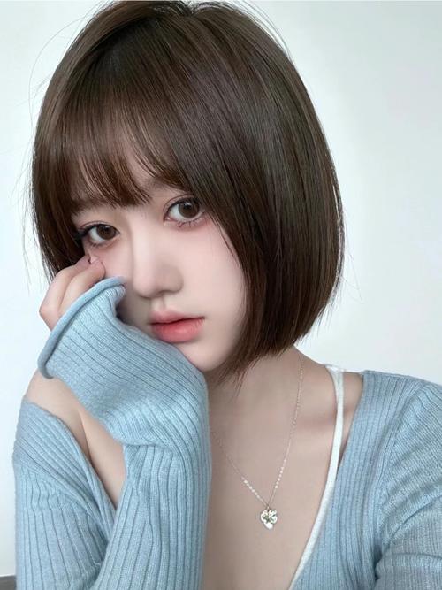 圆形脸适合什么短发