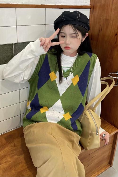 绿色的背心怎么搭配图片欣赏