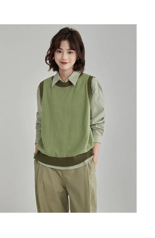 绿色的背心怎么搭配图片