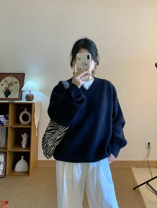 脸小个子高怎么搭配衣服