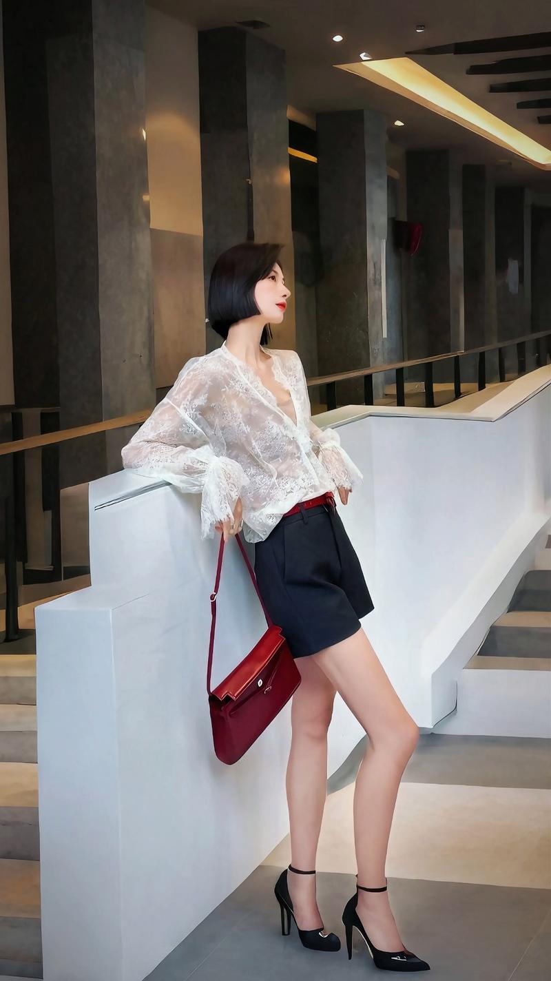 雷丝衣服怎么搭配图片搜索