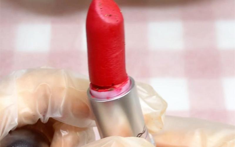 口红为什么会断