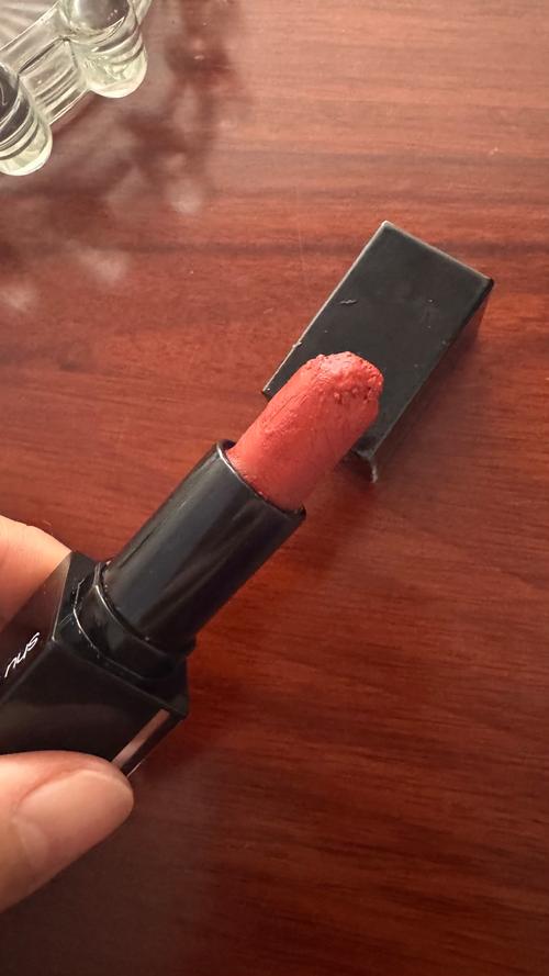 口红为什么会断