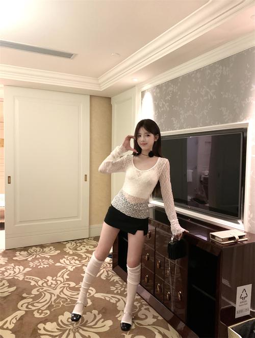 衣服透明怎么搭配图片