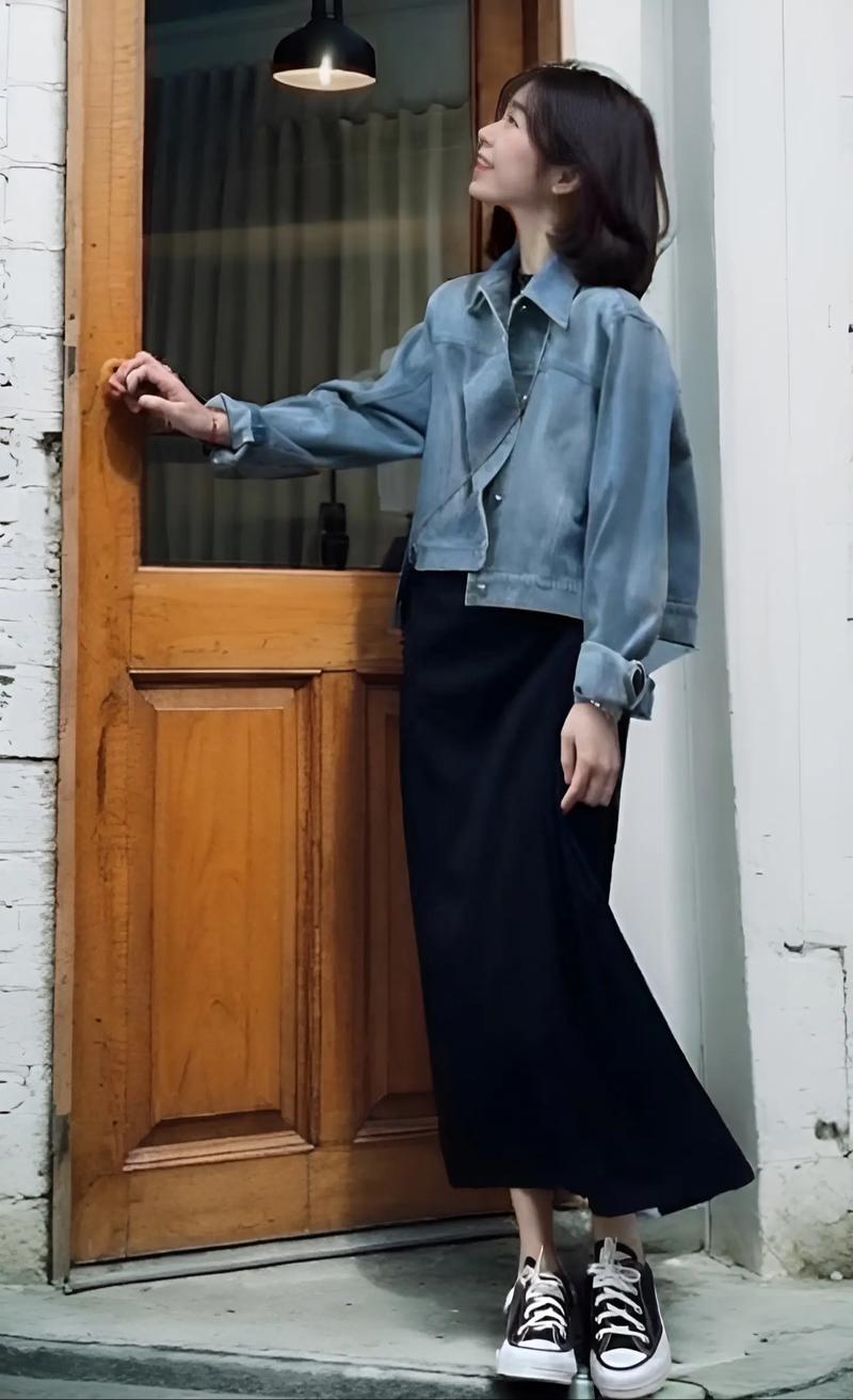 修身版牛仔外套怎么搭配