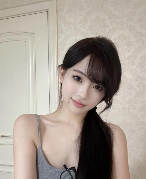 斜刘海怎么搭配衣服好看