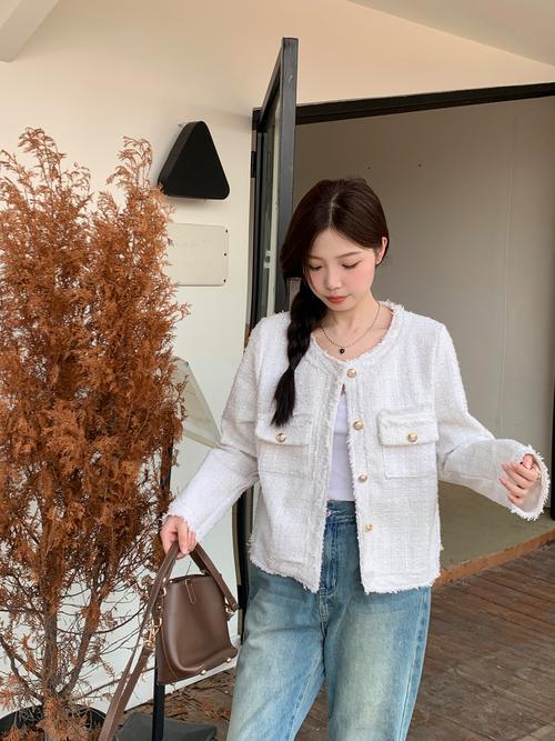 小短款外套怎么搭配衣服图片