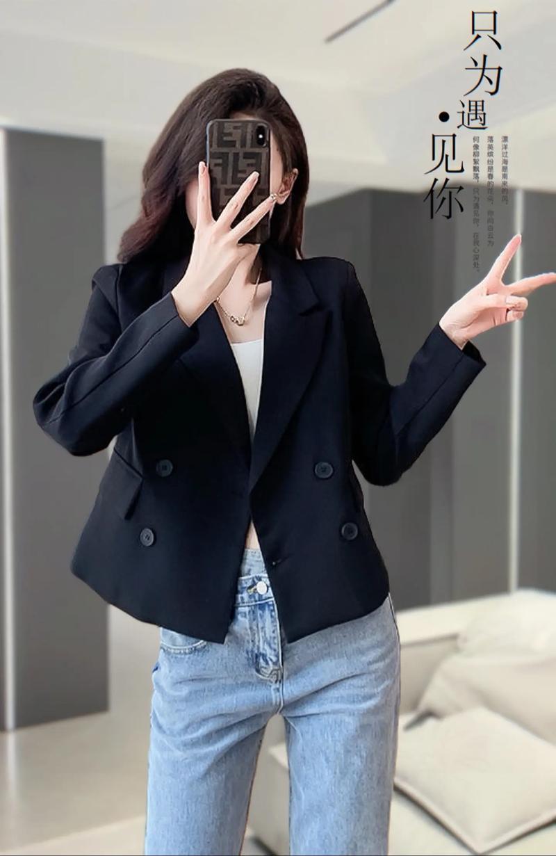 小短款外套怎么搭配衣服好看图片