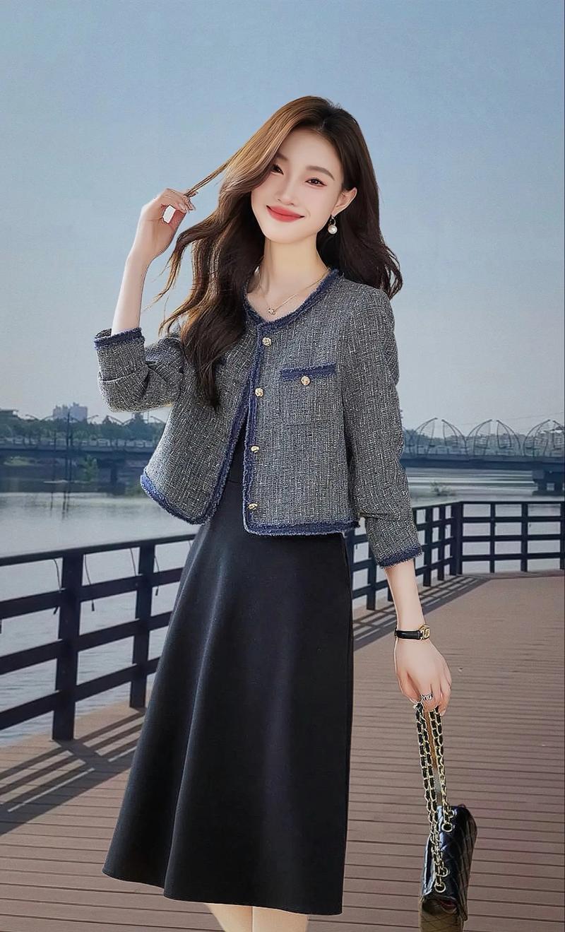 小短款外套怎么搭配衣服好看吗