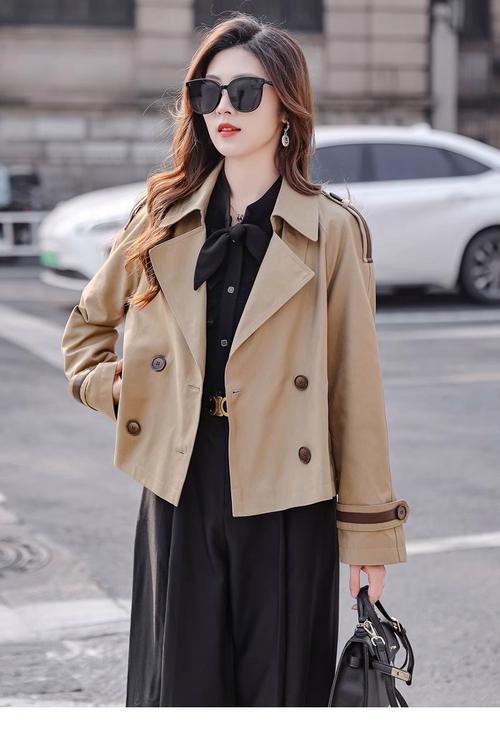 小短款外套怎么搭配衣服好看吗