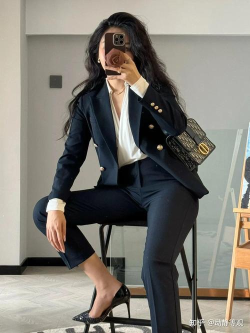 女西装裤配什么鞋子