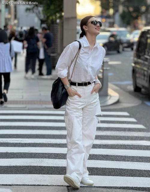 夏天白鞋怎么搭配衣服好看吗