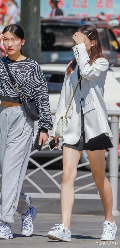 夏天白鞋怎么搭配衣服好看