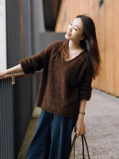 兔毛宽松毛衣怎么搭配