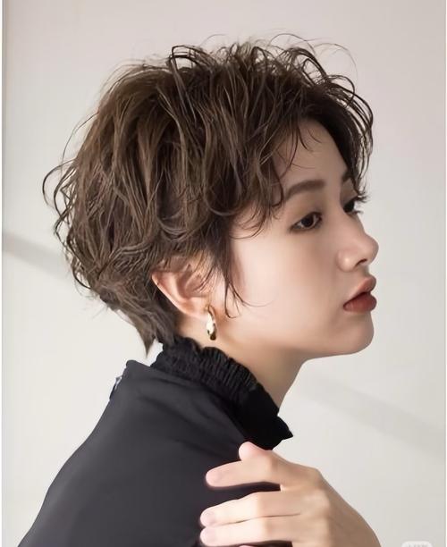 自然卷剪什么短发