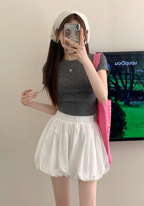 秋冬白色短裙怎么搭配图片