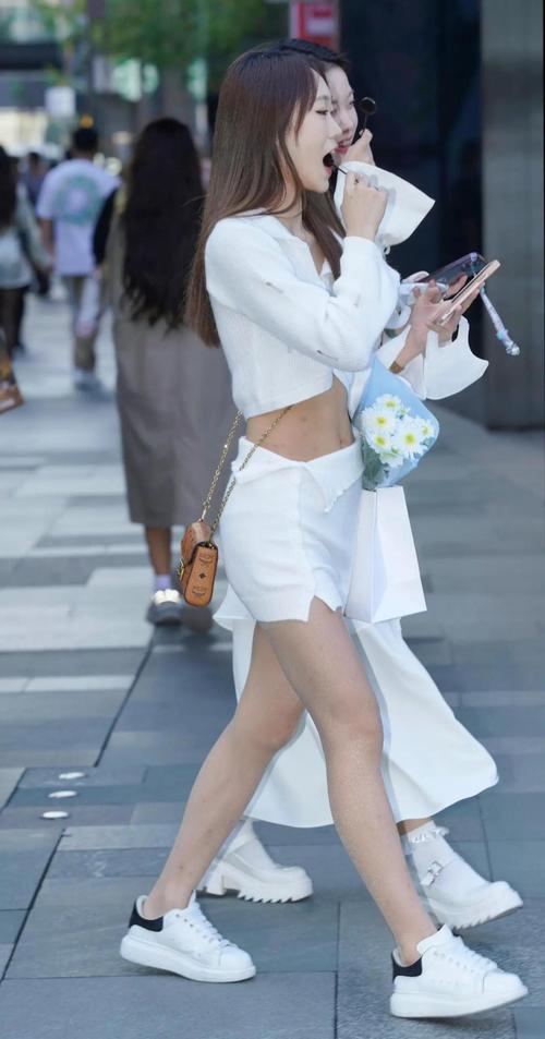 秋冬白色短裙怎么搭配图片