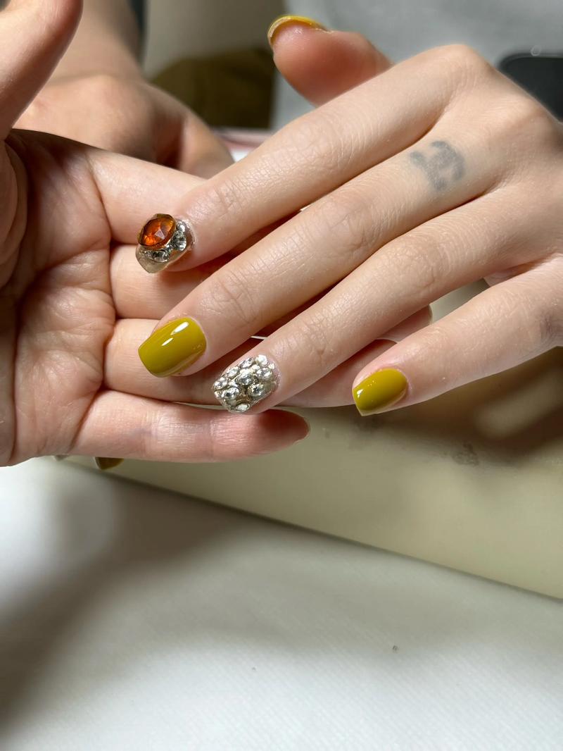 芥末黄搭配什么颜色