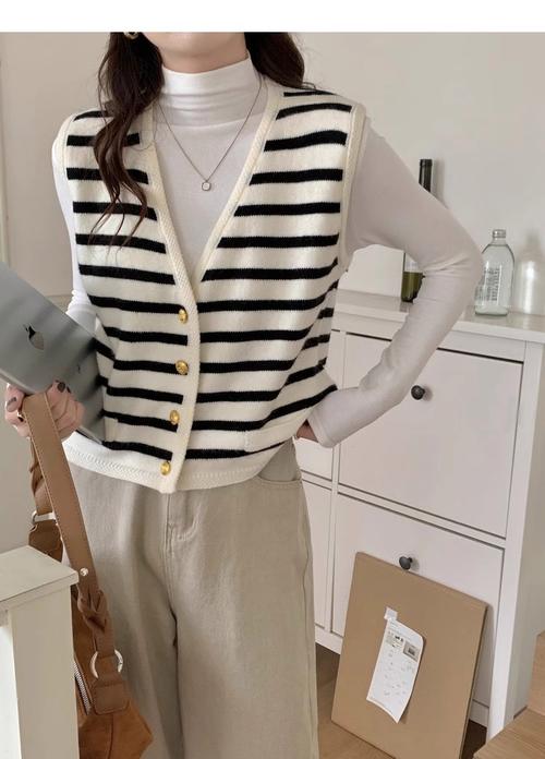 针织背心搭配什么外套