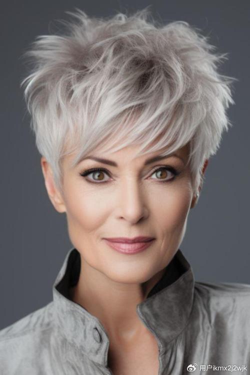 花白头发怎么搭配衣服