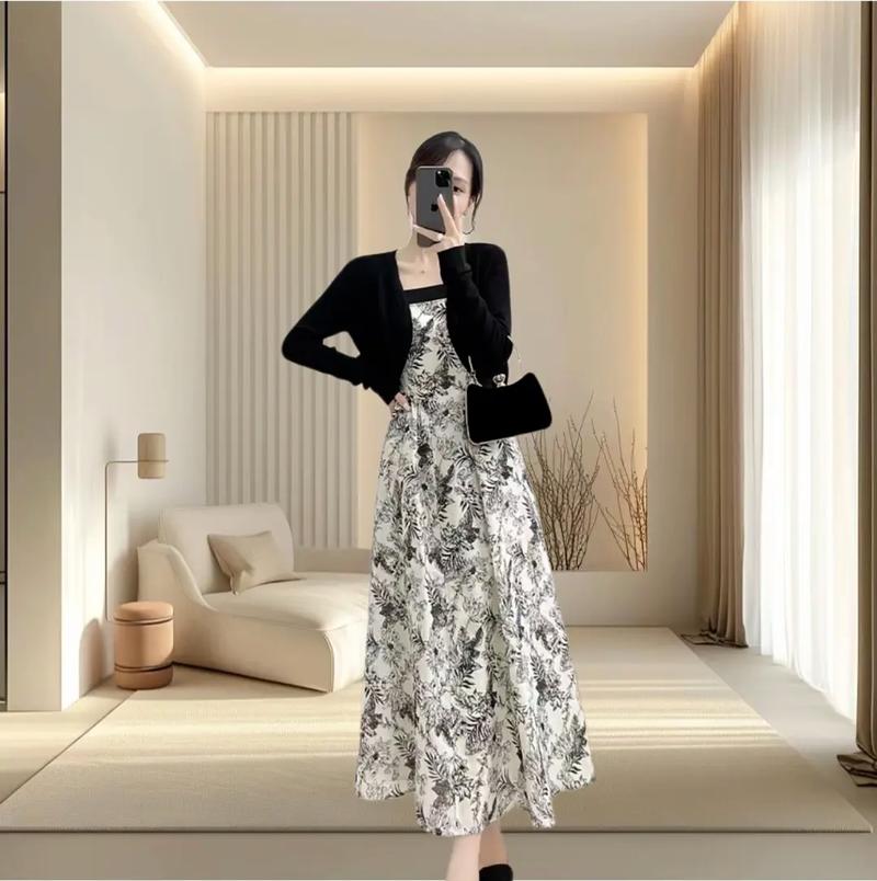 无袖连衣裙怎么搭配外衫