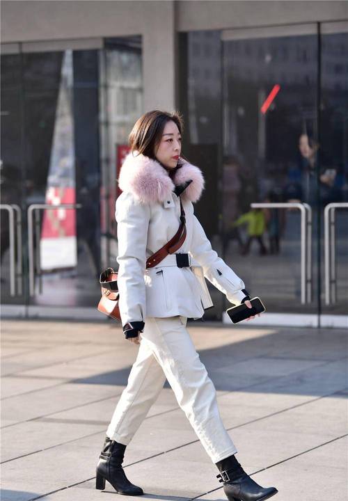 冬季粗跟短靴怎么搭配