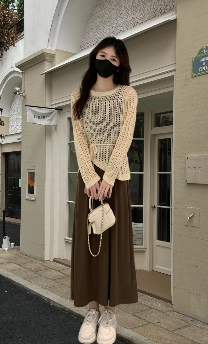 镂空针织怎么搭配裤子