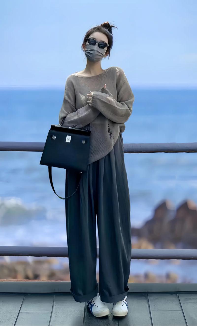 镂空针织怎么搭配裤子