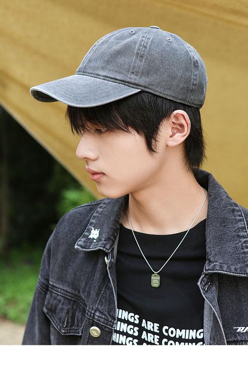 鹅蛋脸适合什么帽子