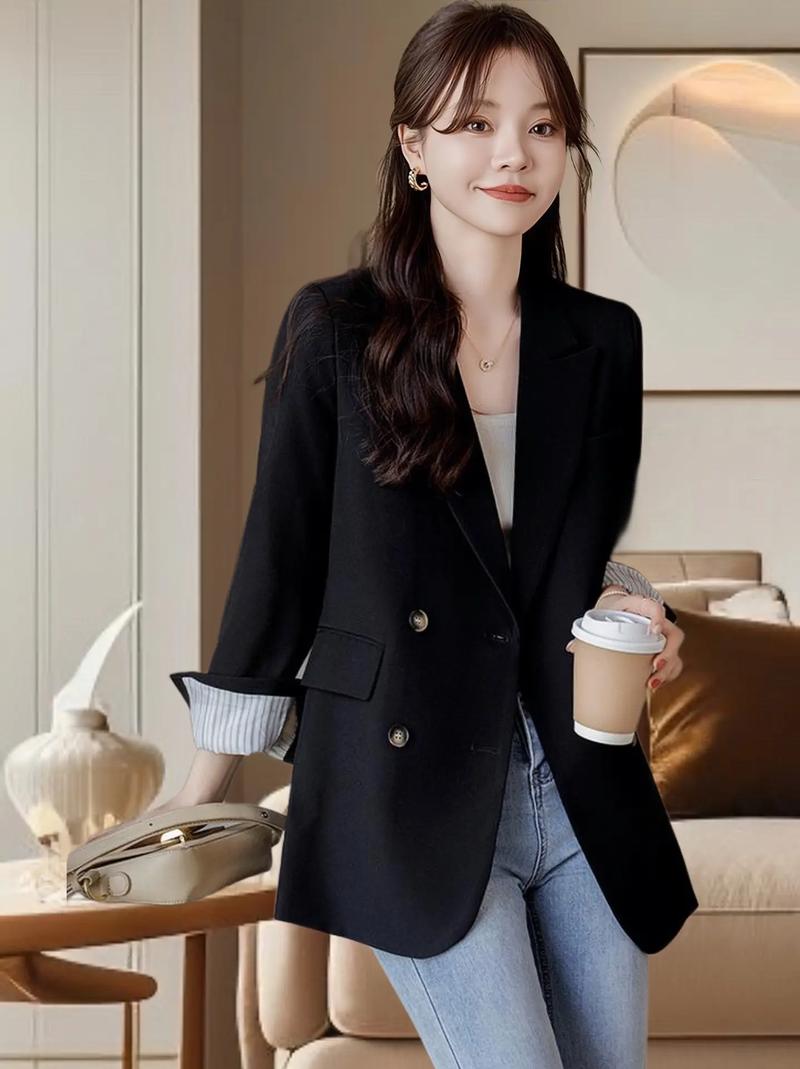 女黑西装怎么搭配
