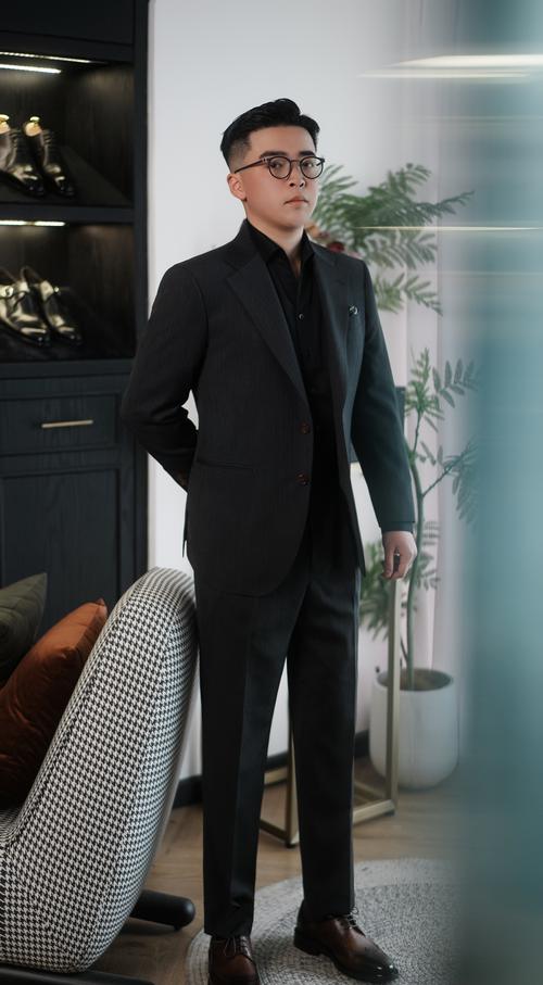 长款黑西装怎么搭配图片欣赏