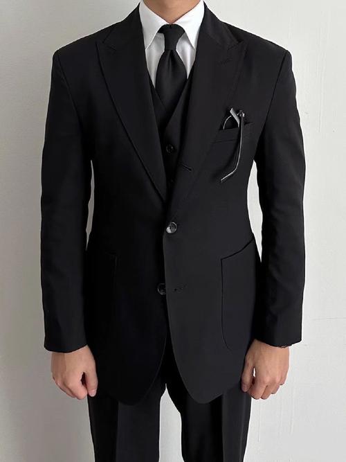 长款黑西装怎么搭配图片欣赏