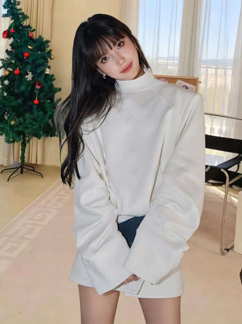 白色卫衣怎么搭配女