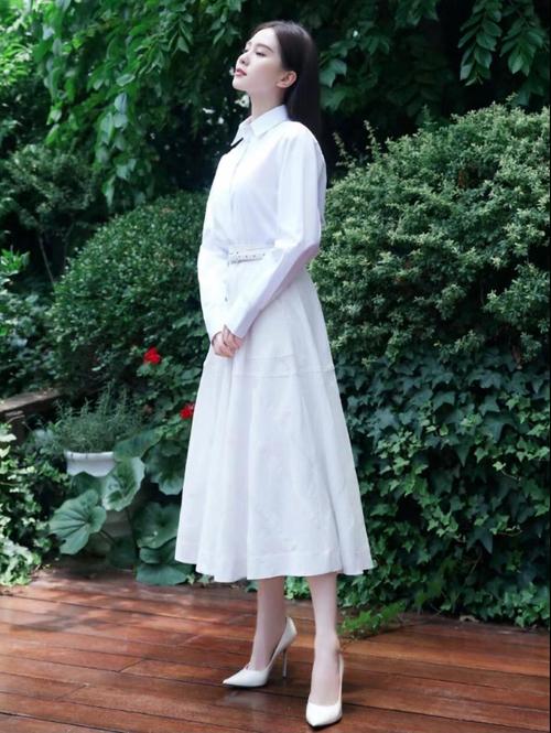 明星白单跟怎么搭配