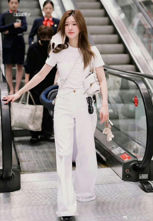 明星白单跟怎么搭配