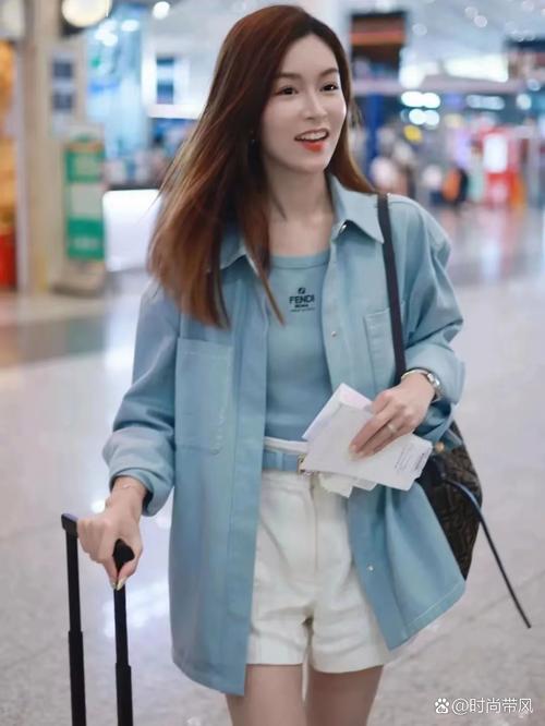 明星白单跟怎么搭配