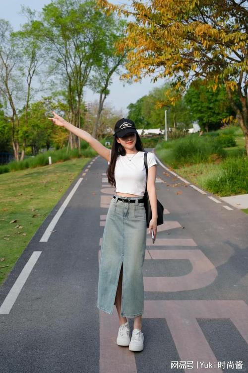 牛仔裙搭配什么裤子