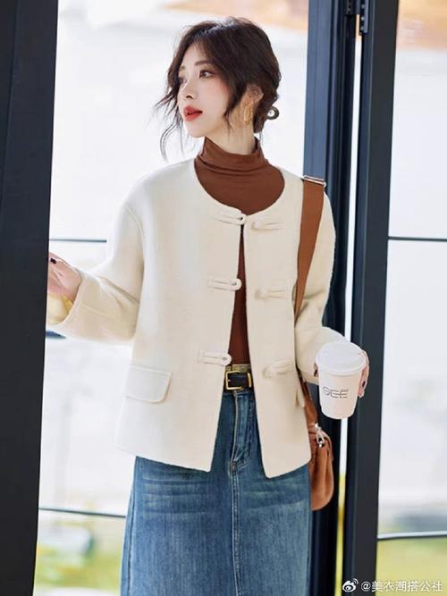 短款白色毛呢怎么搭配