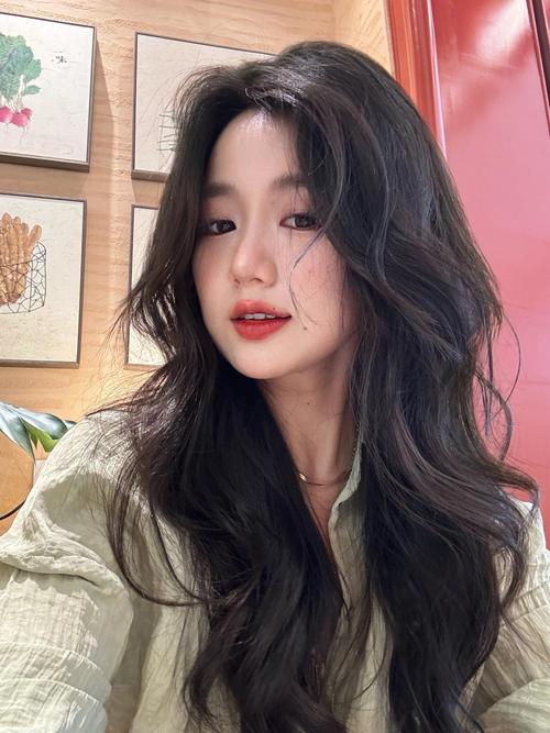 为什么头发会自然卷