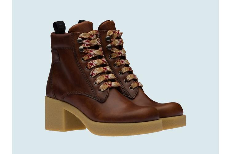 短款皮革怎么搭配下身