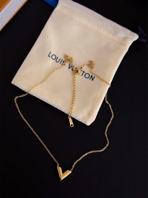 v项链是什么牌子