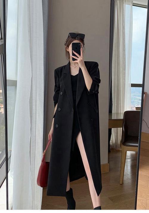 浅黑风衣怎么搭配