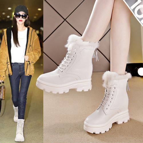 雪地靴白色怎么搭配