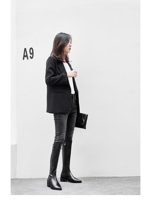 平底灰色长靴怎么搭配