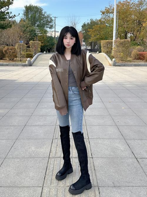 过膝长鞋怎么搭配衣服