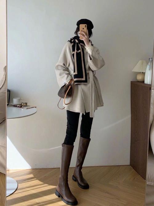 过膝长鞋怎么搭配衣服